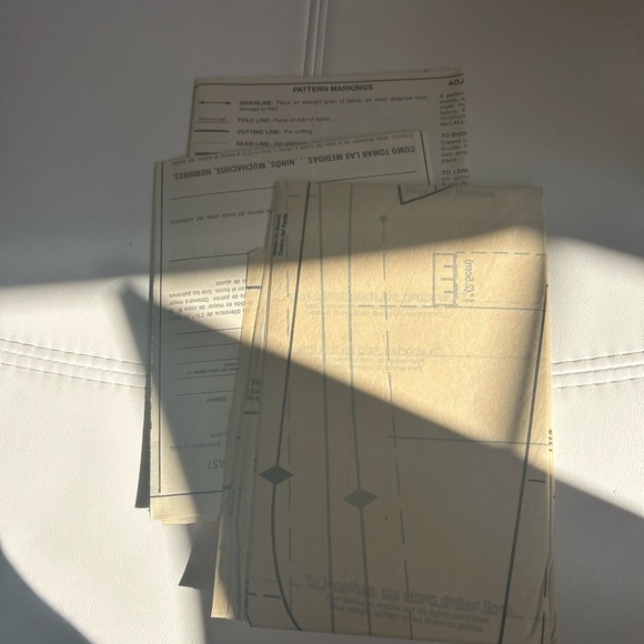 5/$25 McCall 8452 Stylish Red V-Neck Sweater for Women size 12-14 🪡 - Picture 6 of 6